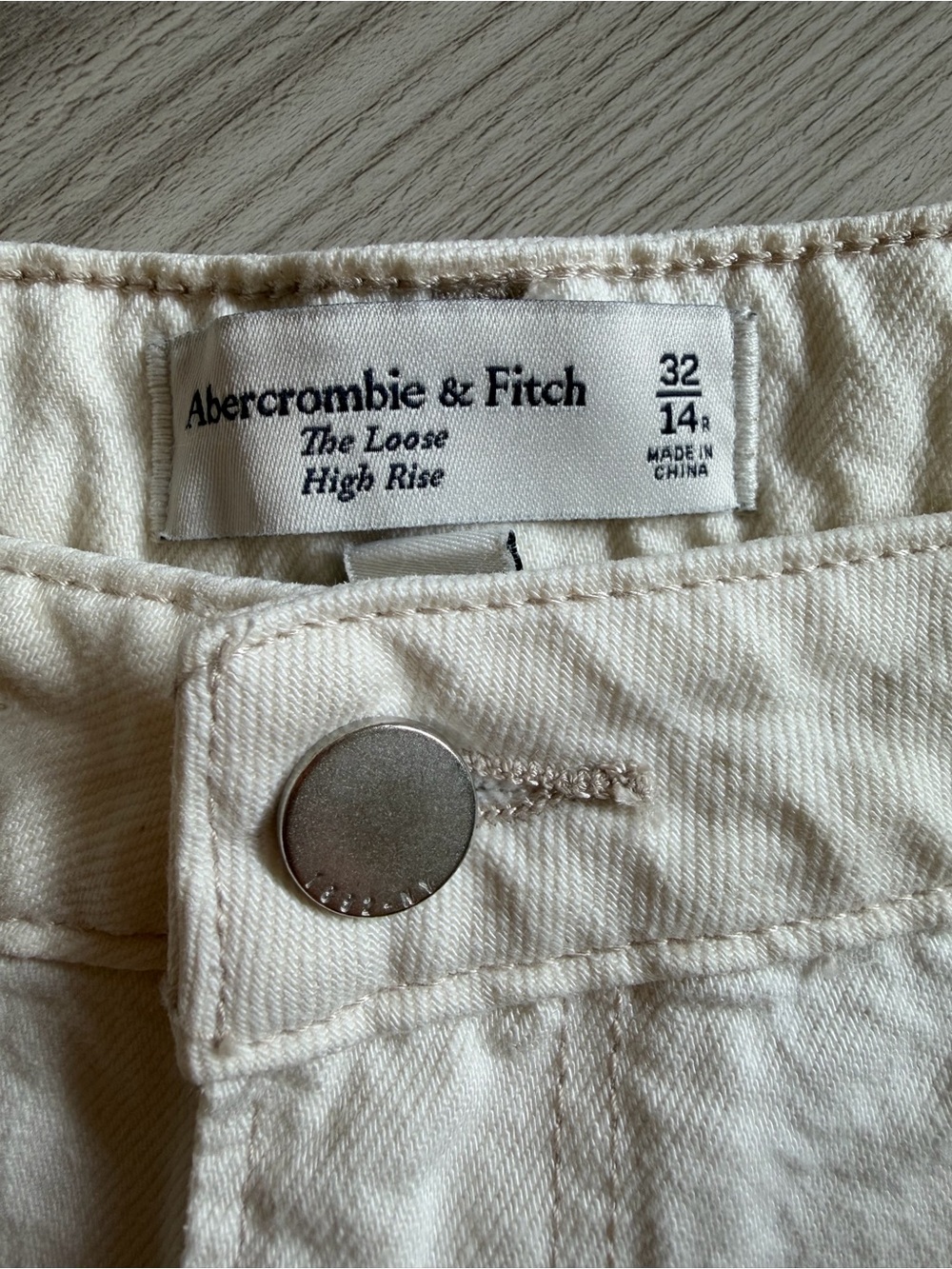 Abercrombie & Fitch The Loose High Rise Pleated Jeans Cream 32/14R - Picture 2 of 2